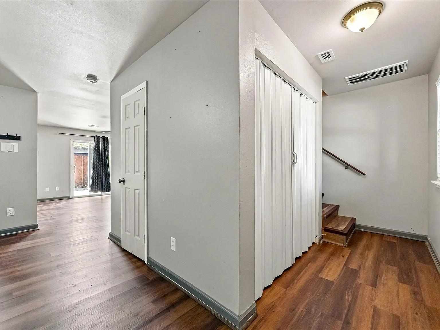 3 bed, 2.5 bath, 1608 sqft, $1,750 — Photo 2