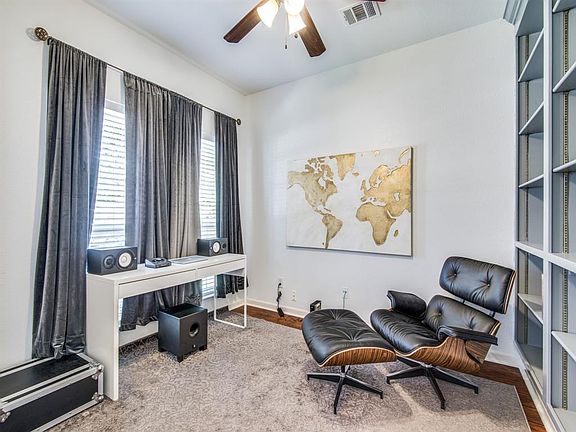 4th image of 1108 Larkspur Dr
