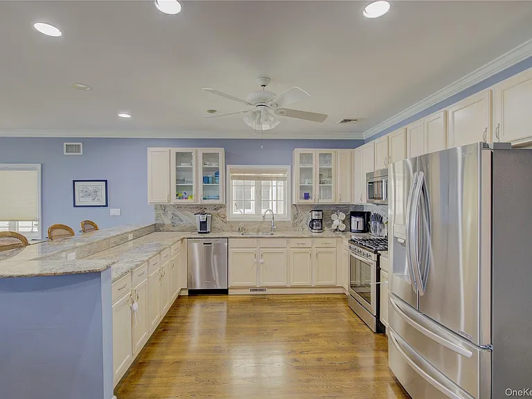 1051 Oceanfront #6 — Photo 19
