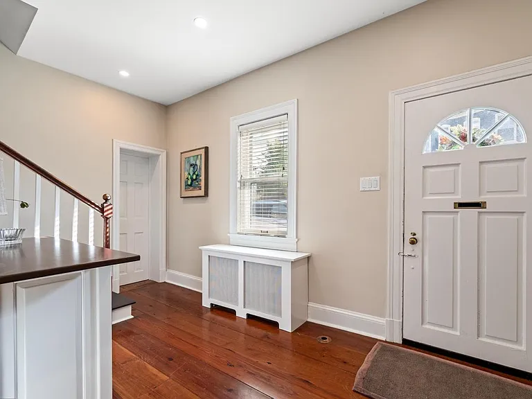 6 E Cecil St — Photo 14