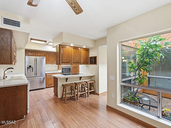 2nd image of 730 W Camino Iturbide