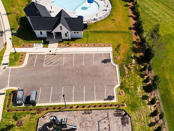 4th image of 24 Serpens Dr #222