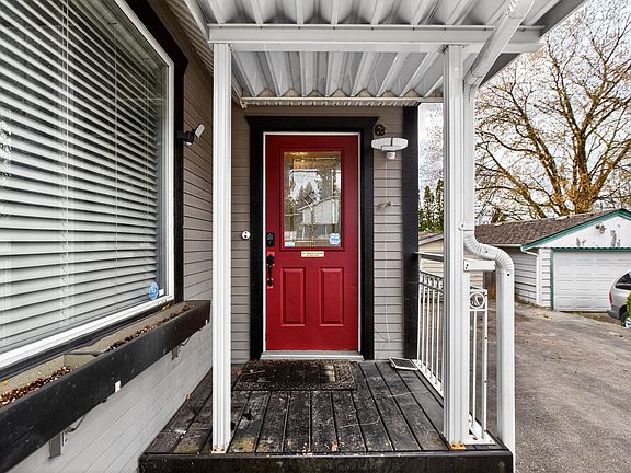 3rd image of 11369 Maple Cres