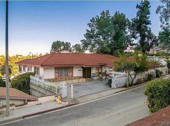 3rd image of 560 Hermosa Vista St
