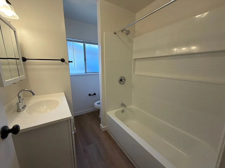 318-320 S Bedford Rd — Photo 14