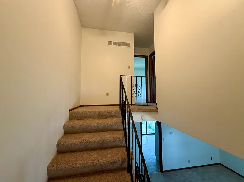 2 bed, 1.5 bath, 1000 sqft, $1,299 — Photo 4