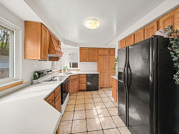 5th image of 1241 Shirley Dr