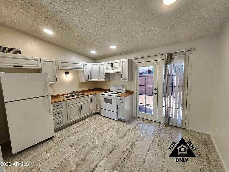 3646 N 67th Ave #102 — Photo 2