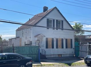 4913 70th St, Woodside, NY 11377