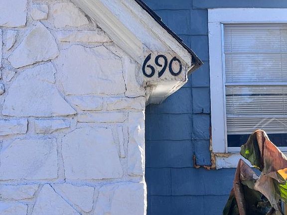 4th image of 690 N Hollywood St