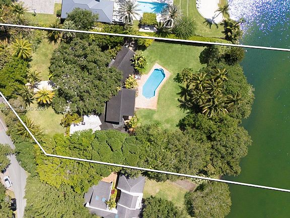 2nd image of 5340 Banyan Dr