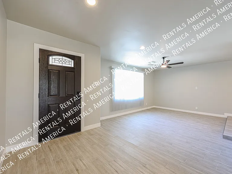 1704 E Pickrell Dr — Photo 15