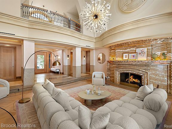 3rd image of 4740 Dow Ridge Rd