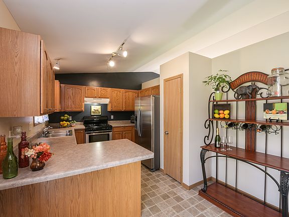 3rd image of 6614 Ravenwood Ave