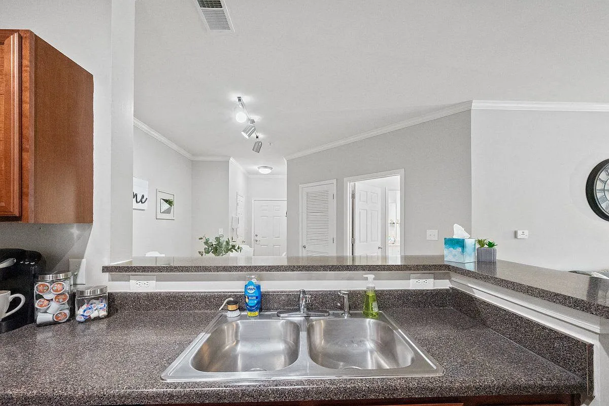 Centerville Manor Apartments — Photo 1
