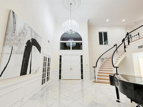5th image of 1081 Bayshore Dr