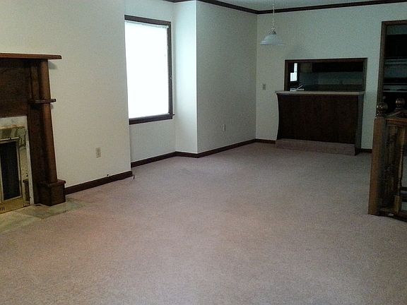 Great room, dining combo.