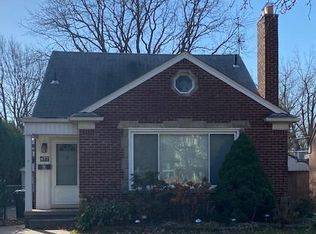 677 Vernier Rd, Grosse Pointe Woods, MI 48236