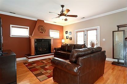 5th image of 601 Grove Ave