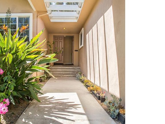 4th image of 2623 S Beverly Dr