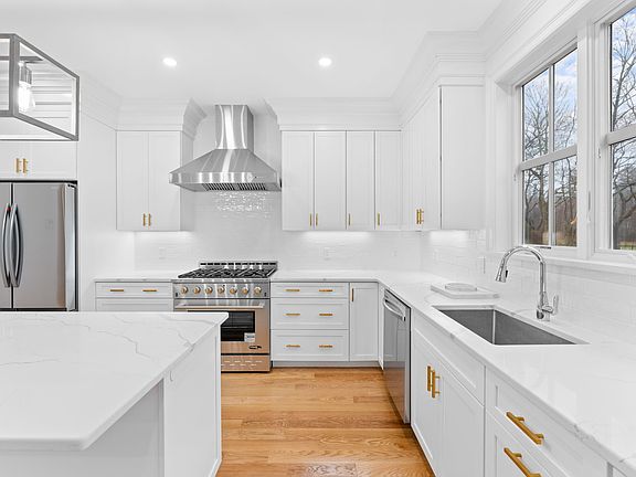 4th image of 41 Union St #B