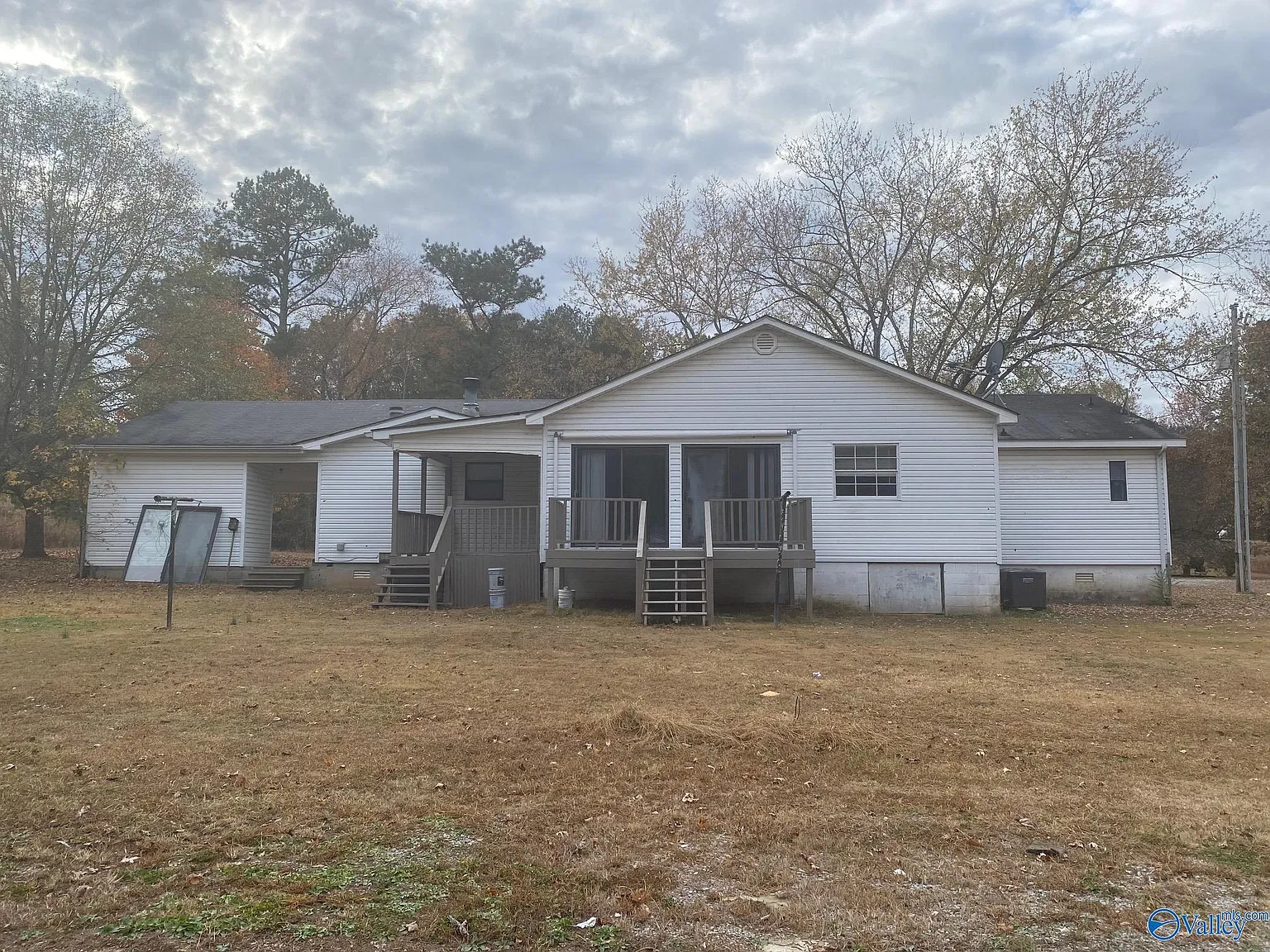 3 bed, 2.5 bath, 2400 sqft, $1,350 — Photo 2