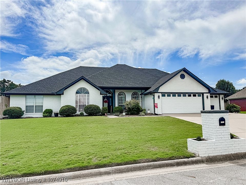 1st image of 1908 Heritage Dr