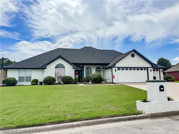 1908 Heritage Dr, Van Buren, AR 72956