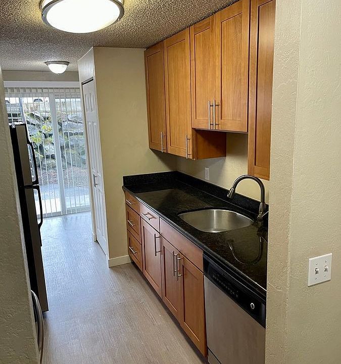 1st image of 2839 Thorndyke Ave W #3