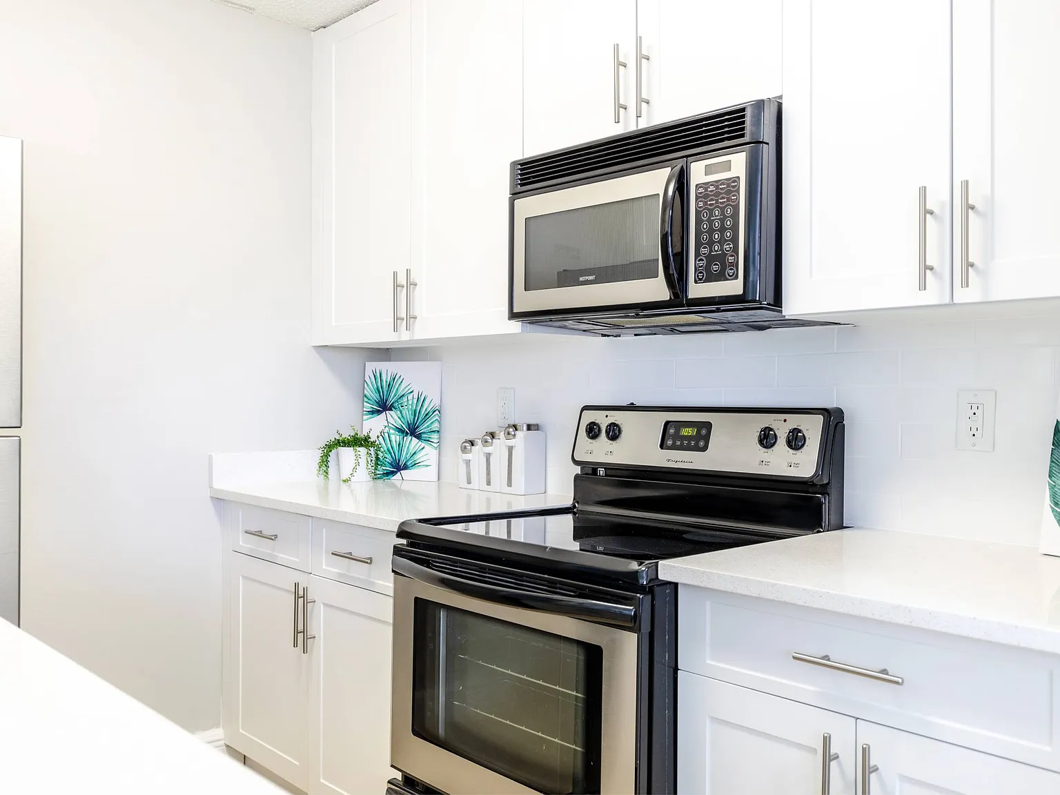Palm Court at Wellington Apartments — Photo 3