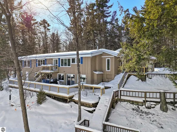 723 Arbutus Trl, Traverse City, MI 49696