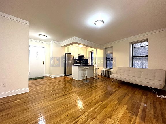 3rd image of 105 Pinehurst Ave APT 7