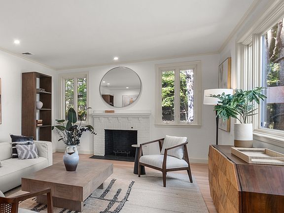 3rd image of 91 Beatrice Cir