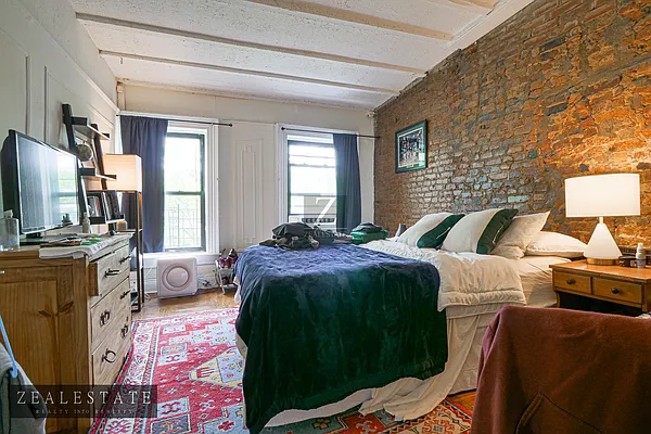 Rented by ZealEstate Group Inc | media 6