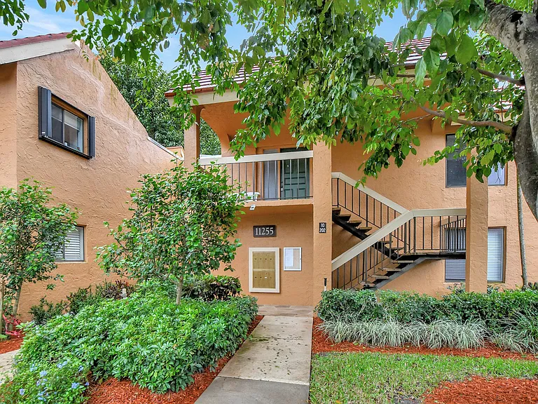 11255 Green Lake Dr #202 — Photo 4