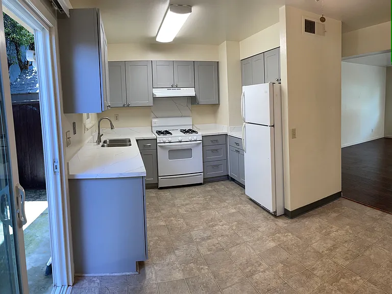 238 Montecito Ave #110 — Photo 6