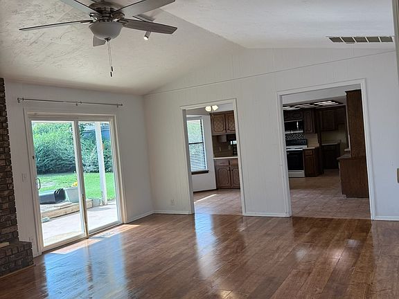 3rd image of 1601 Timber Ridge Rd