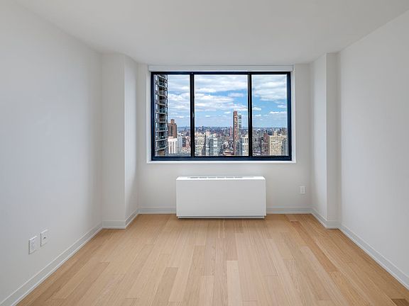 5th image of Columbus Cir #N50a