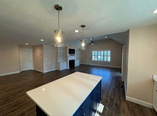 4 Sarahbeth Ln #1, Rochester, MA 02770