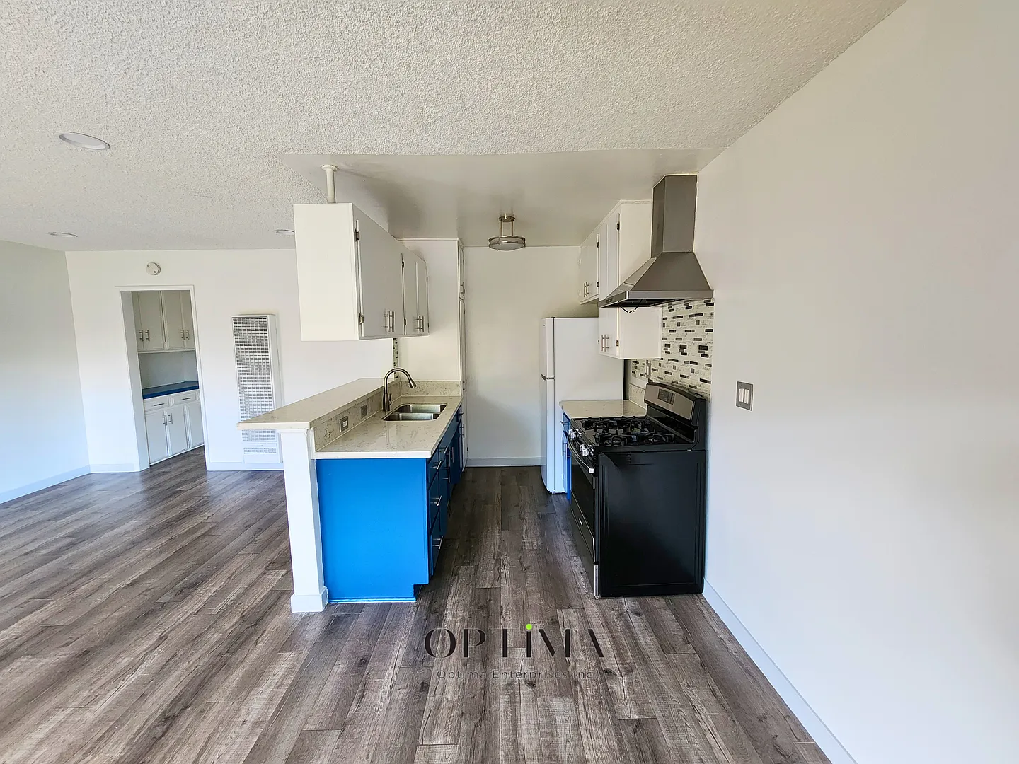 1576 Locust Apts LLC — Photo 4