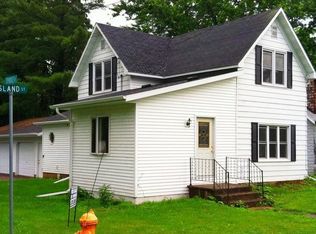 N5696 Island St, Shiocton, WI 54170