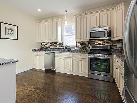 2nd image of 2334 N Monticello Ave