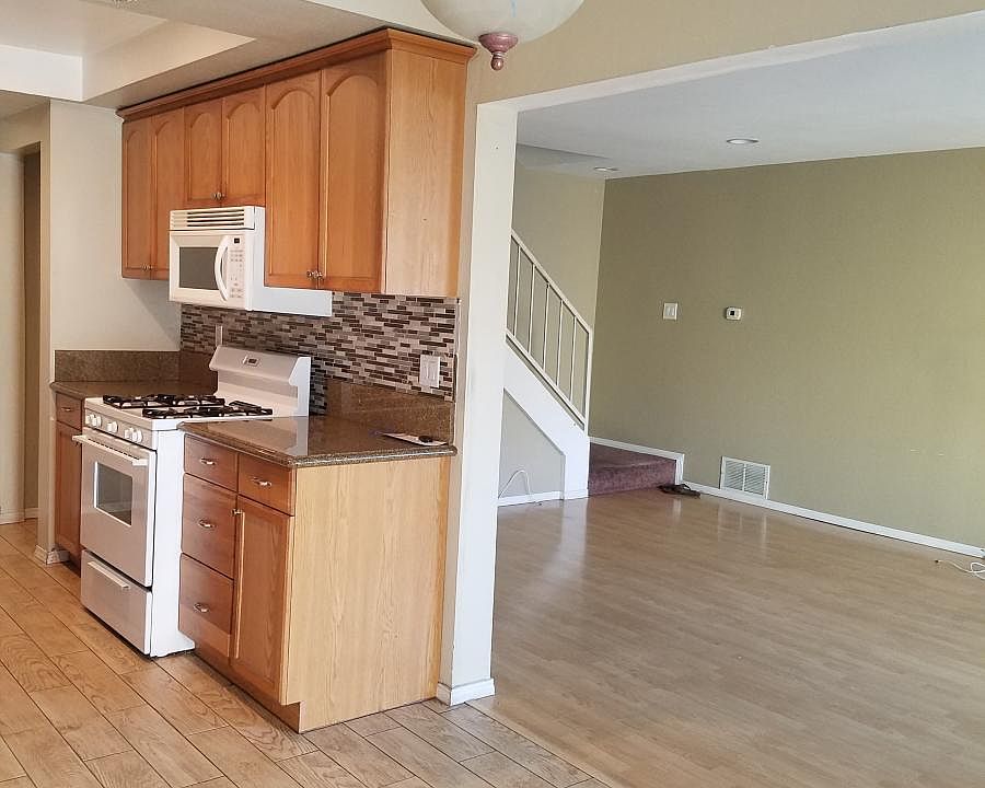 1st image of 16920 Cedarwood Ct