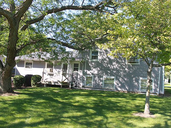 3rd image of 608 N Ash St