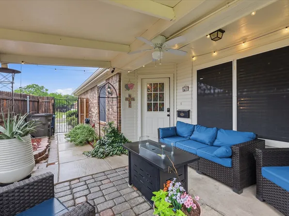 5621 Swords Dr, Fort Worth, TX 76137