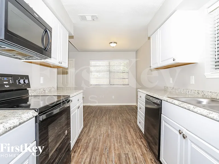 5019 Monteith Dr — Photo 7