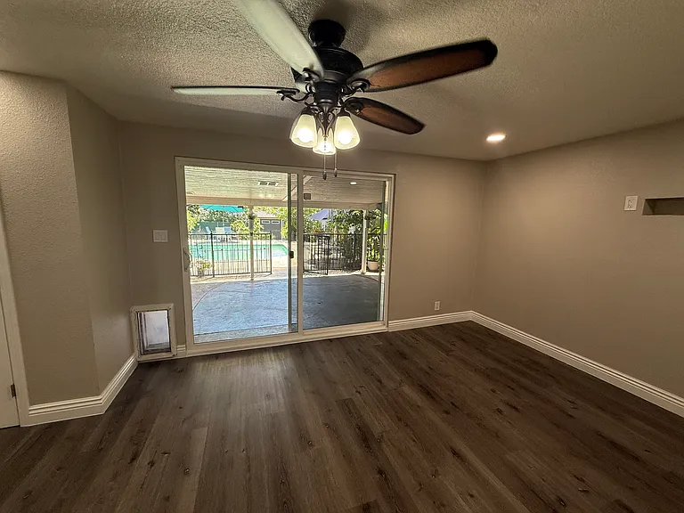 2802 E Griffith Way — Photo 9