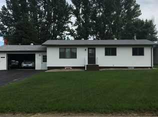 805 2nd St SE, Rugby, ND 58368