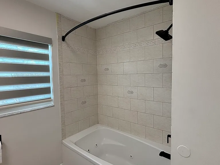 Main Bathroom & Jacuzzi Bathtub