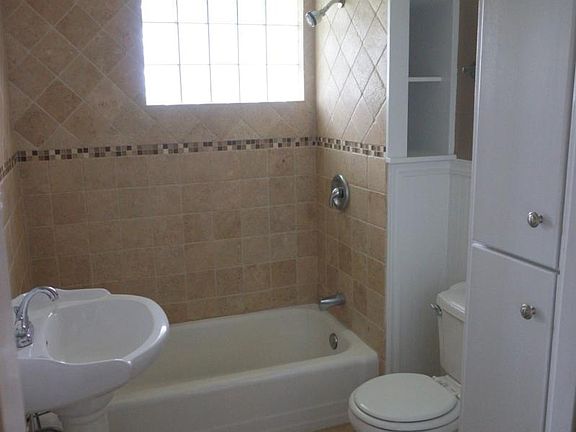 ceramic shower and fully upgraded bathroom
